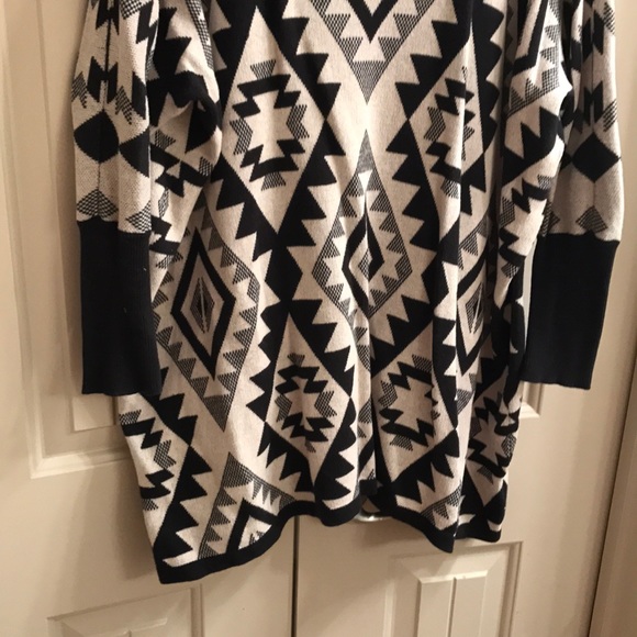 Oversized Aztec Sweater - Picture 3 of 4